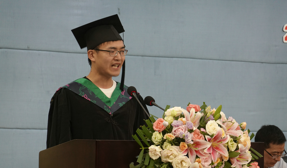 毕业生代表发言.jpg